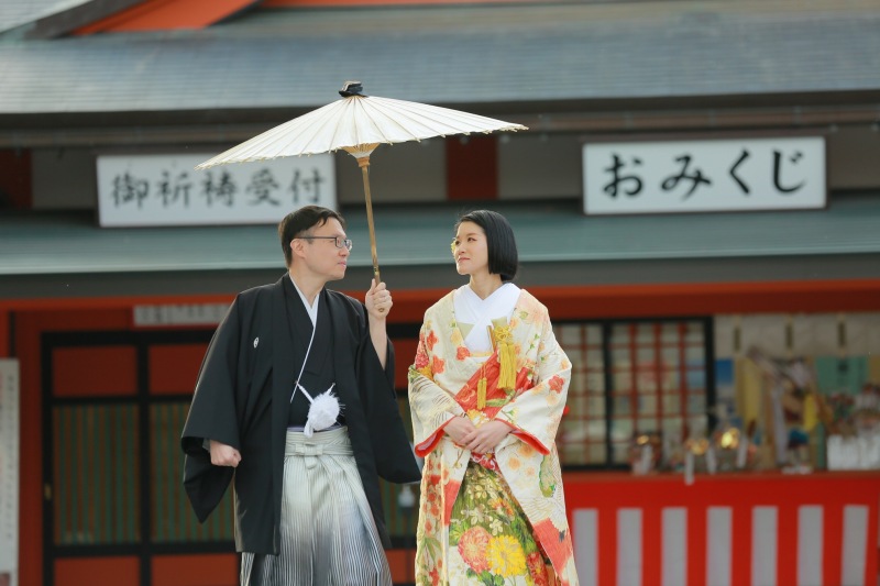 神社での撮影は和装にとても合いますね