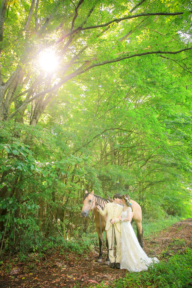 木漏れ日が差しお二人を照らしました