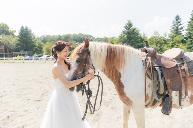お馬さんとお顔を寄せて