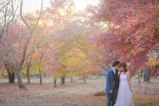 紅葉の秋の洋装周遊ロケーションフォト