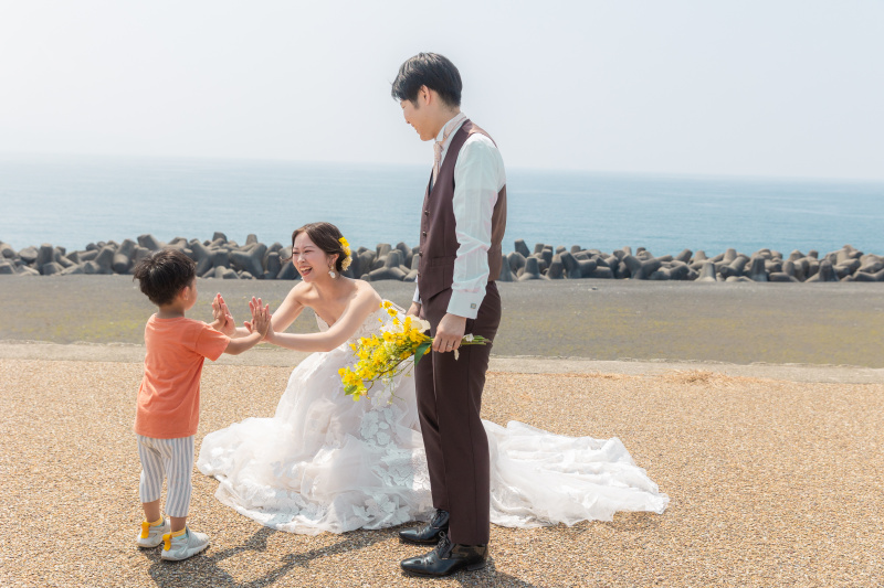 祝福しにきてくれた小さな男の子