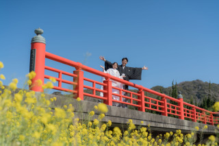 今だけ33000円オフ⭐︎更に！アルバム付き◎【和装＋洋装：河津桜ロケーション（おまかせ3箇所以上）】全データ美肌レタッチ付き