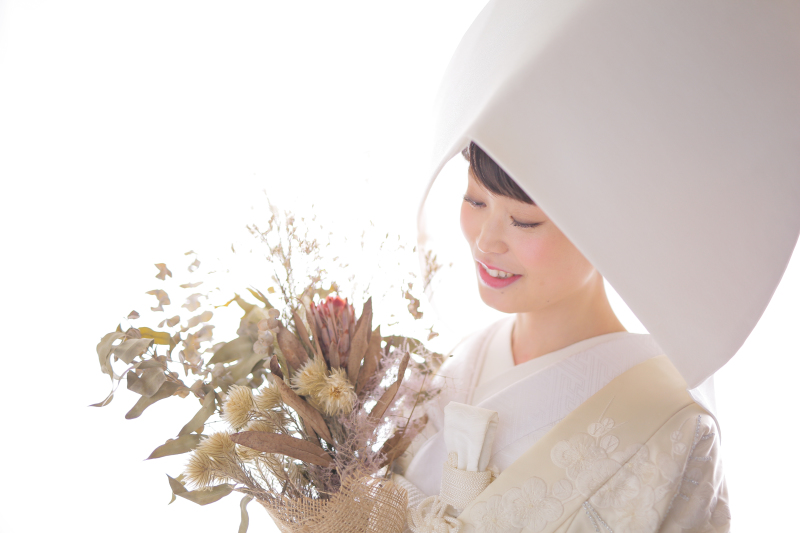 奥ゆかしい白無垢の綿帽子