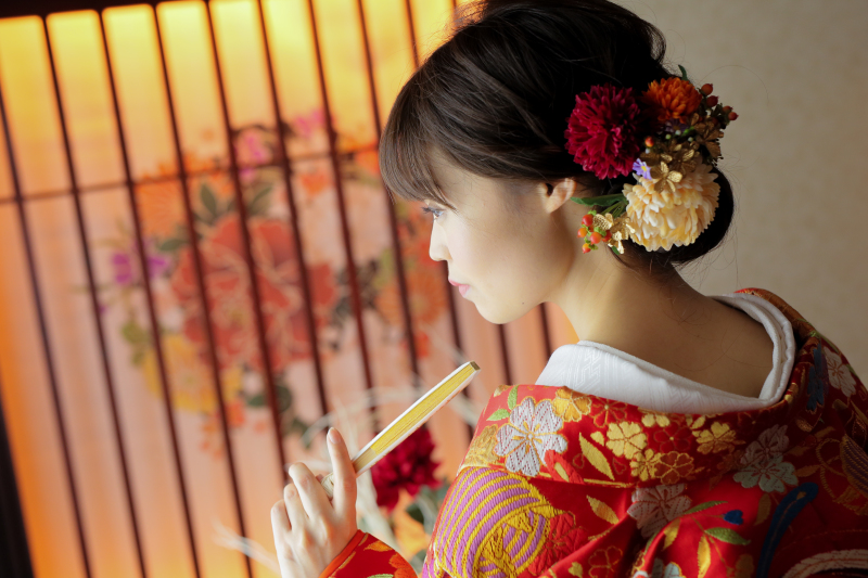 色打掛には華やかさを