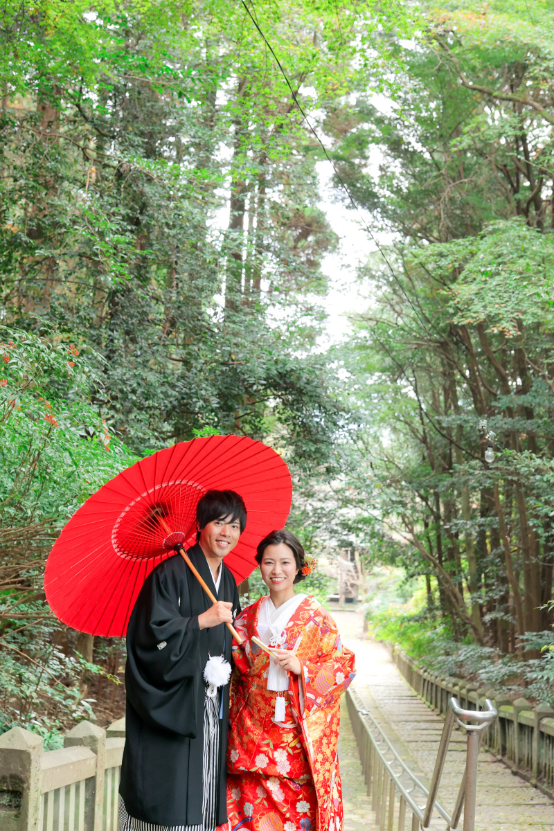 森の参道和傘ショット