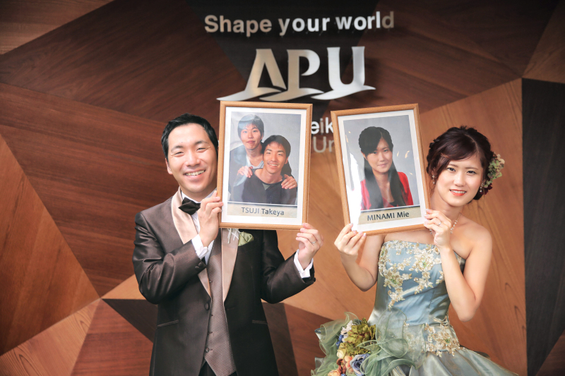 卒業写真とともに