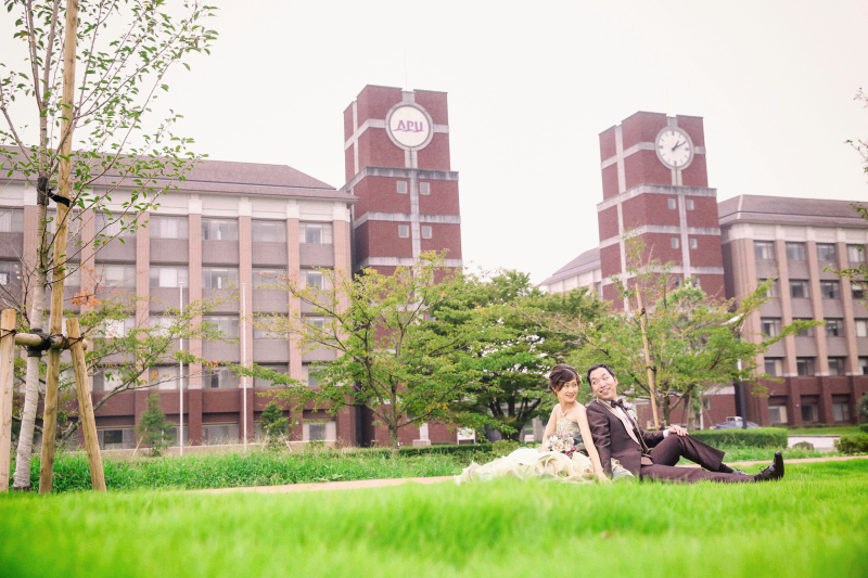 大学バックにおしゃべり