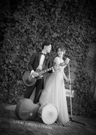 お二人の趣味を生かして。アーティスティックな感じに仕上げてみました。