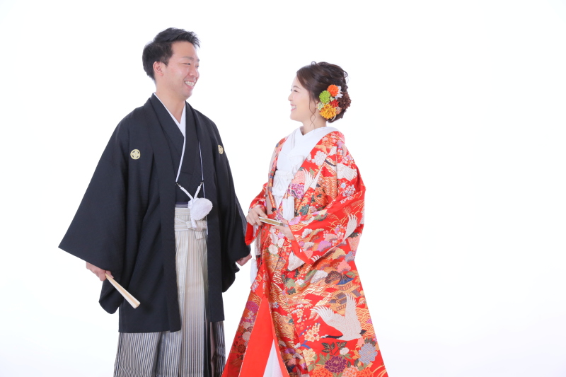 1着目は紋付き袴&色打掛
