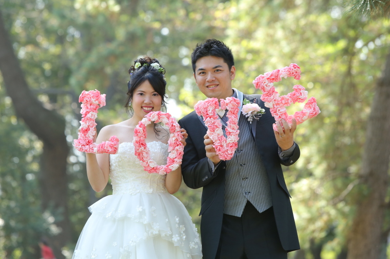 ミニ丈ドレスでカジュアルに！公園ロケーション