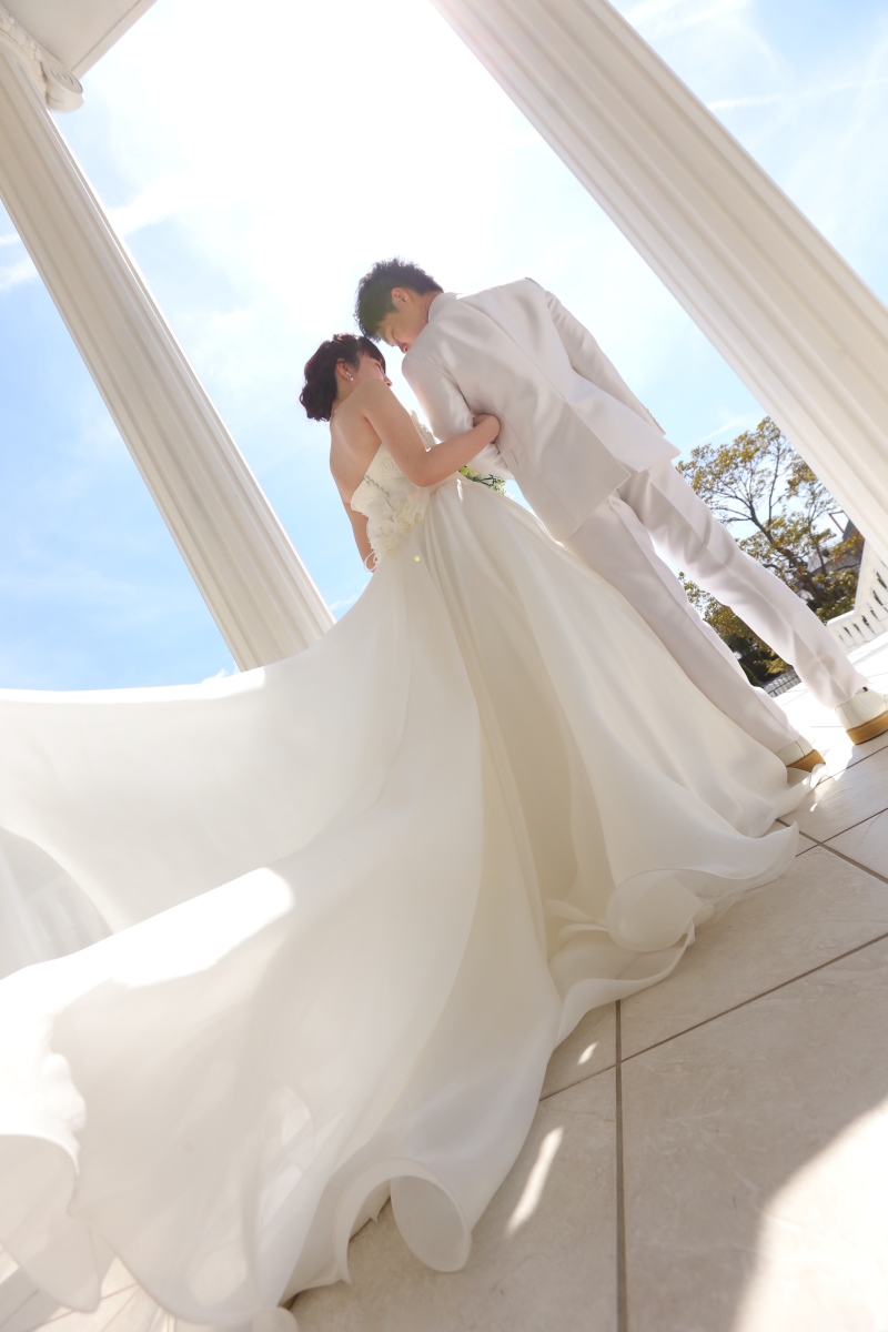 青空と2本の柱で西洋風に