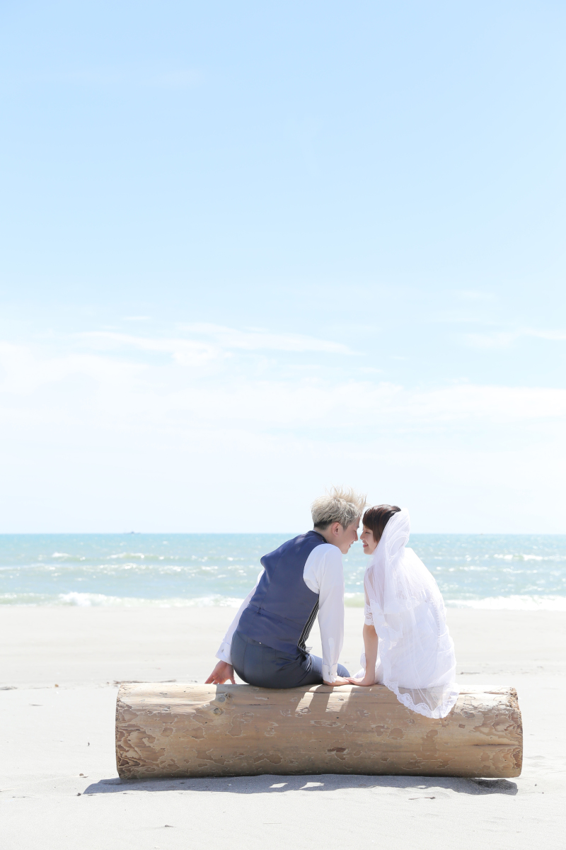 空と海とおふたりと
