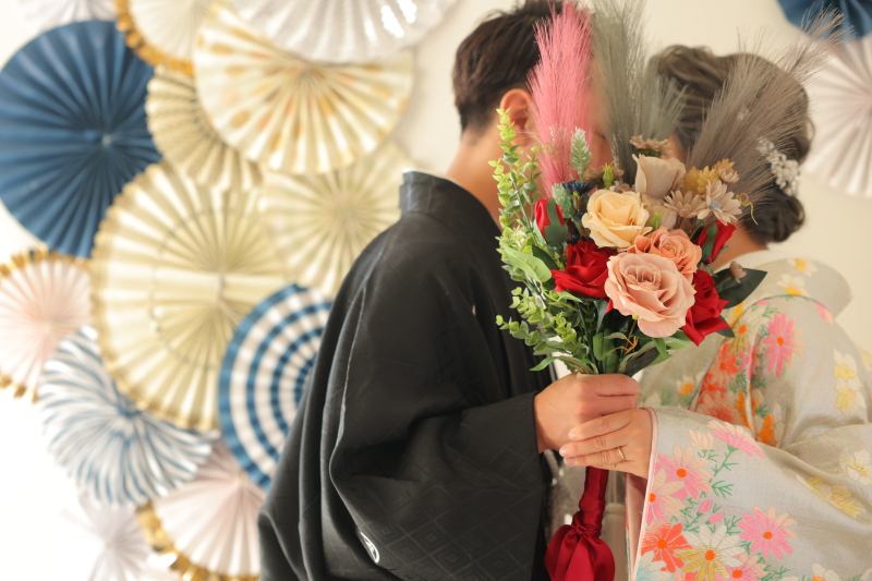 ブーケで顔隠し