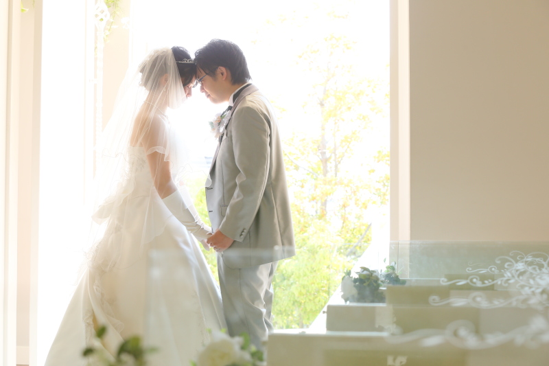 自然光に映えるウエディングドレス