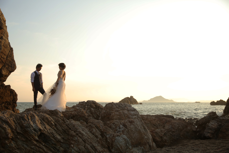 太平洋をバックに