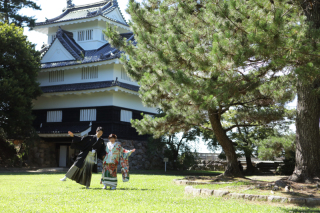 地元のお城でロケーション
