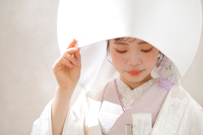 洋髪に綿帽子でやわらかく可憐な花嫁姿