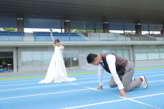お二人の思い出の地での撮影はとっても魅力的。そのロケーション先を活かした、ユーモアあふれる写真をお撮りします。