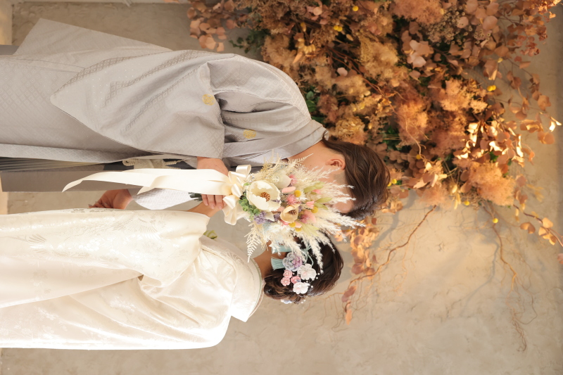 ブーケで顔を隠したショットも可愛いです!お持込みの小物を使って思い出に残る一枚を