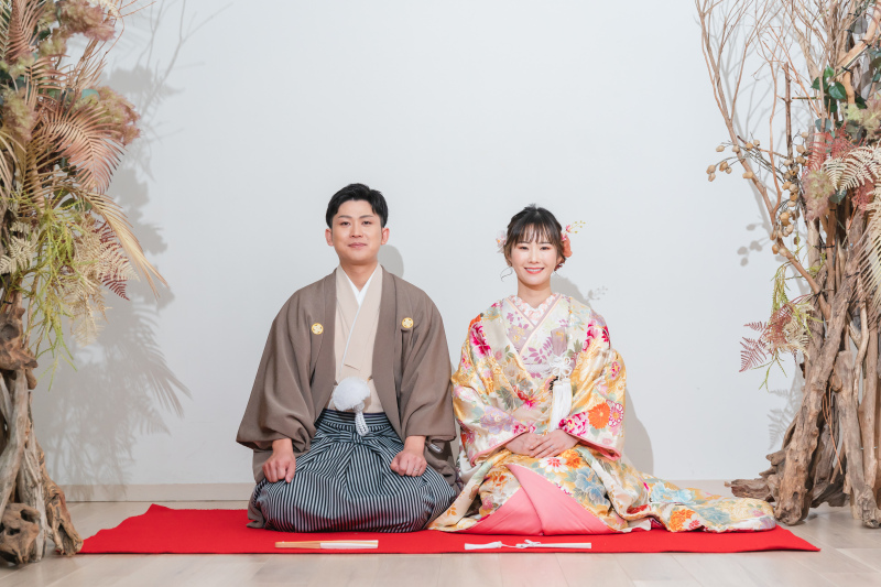 シンプルな背景もパッと明るく！