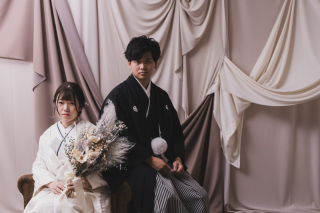スタジオでクールな和装フォトウエディング