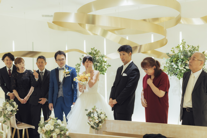 【家族だけの結婚式】フォトウェディングか挙式かで悩んでいるお二人なら*洋装1着・新婦ヘアメイク・衣裳・50データ付き*