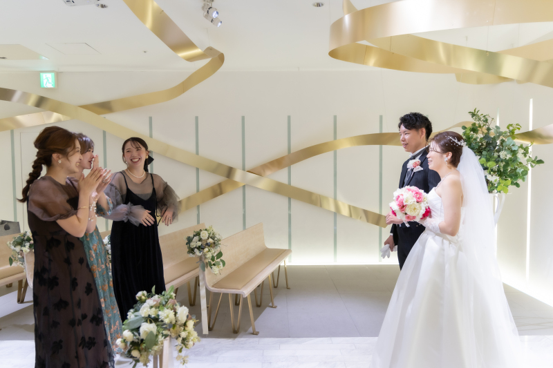 【家族だけの結婚式】フォトウェディングか挙式かで悩んでいるお二人なら*洋装1着・新婦ヘアメイク・衣裳・50データ付き*