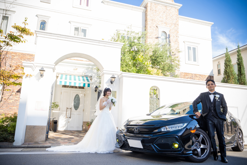 エントランスで愛車と