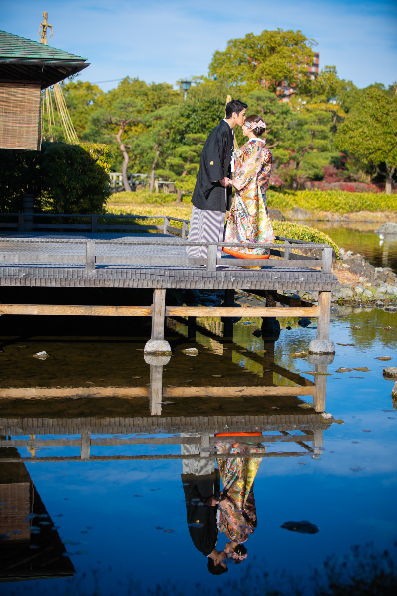 池に写りこんで