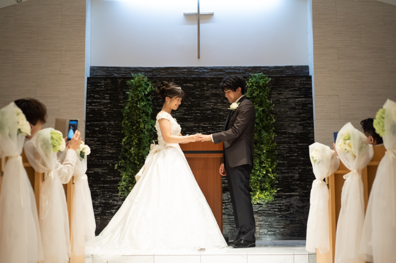 【洋装スタジオ・チャペル】挙式さながらのショット