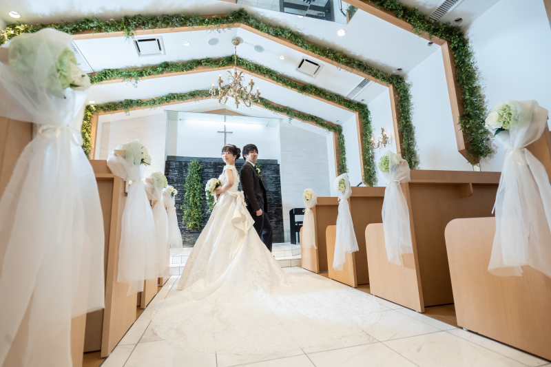 お気に入りのドレスを広げて