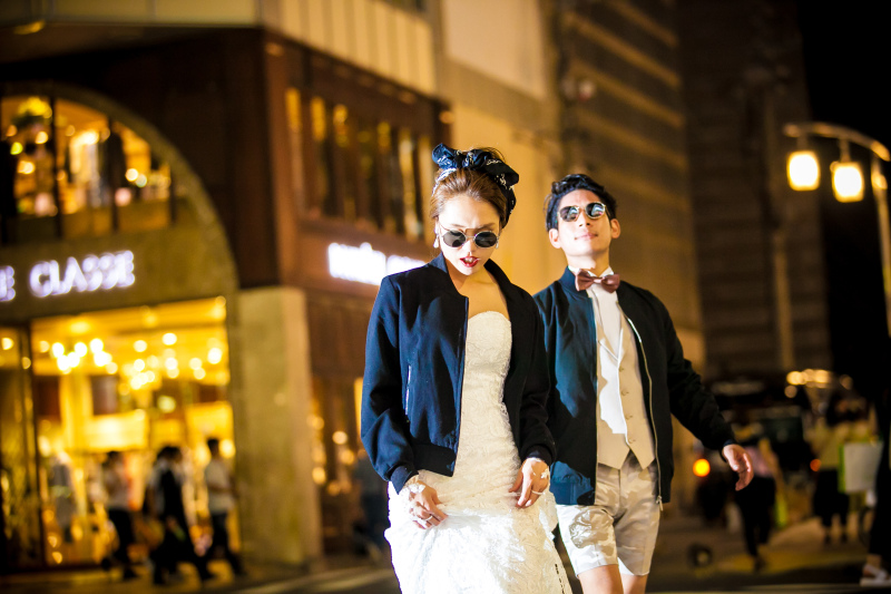 栄などの街を練り歩く撮影はインパクト大！