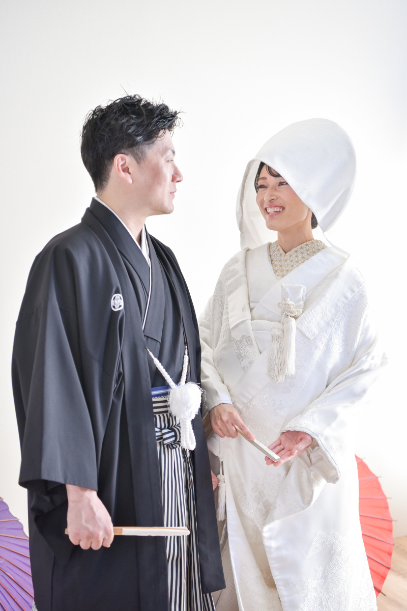 綿帽子をつけて