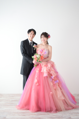 ウエディングドレスとカラードレスで撮影