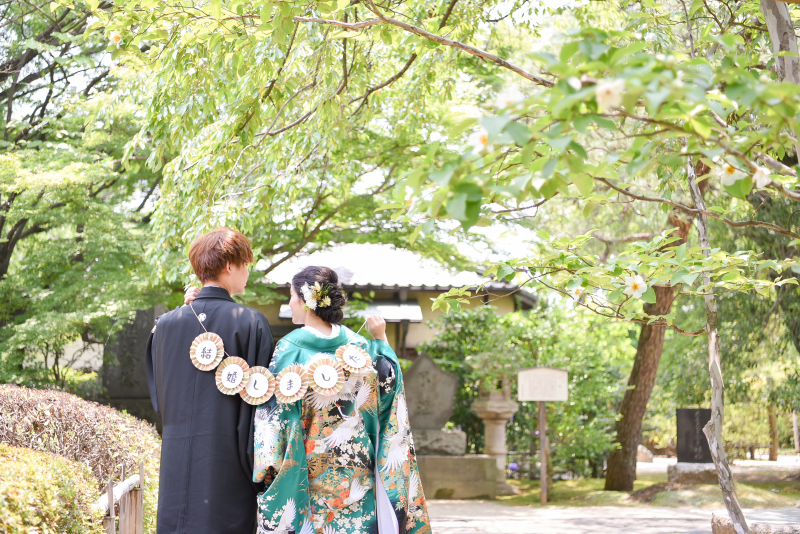 ガーランドを背負って