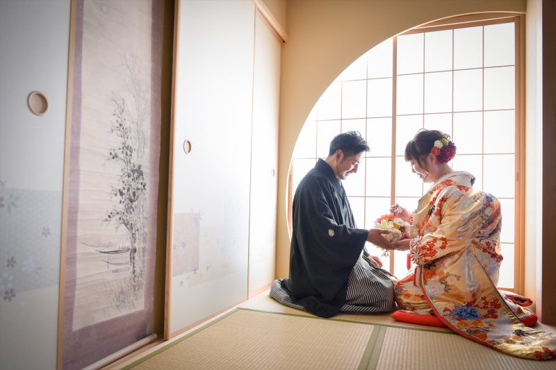 障子の前でちょこんと…♡