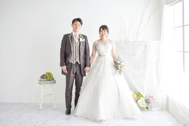 タキシードとウエディングドレス