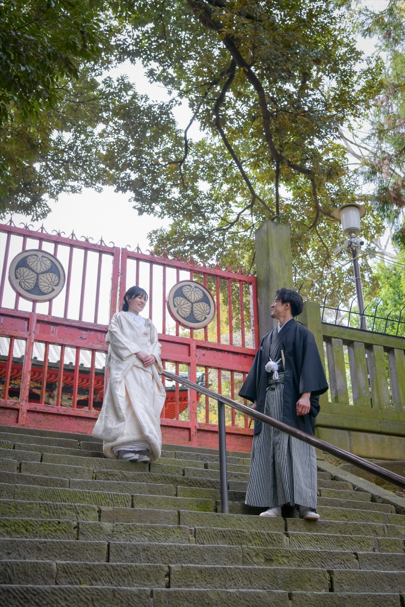 徳川の門の前で