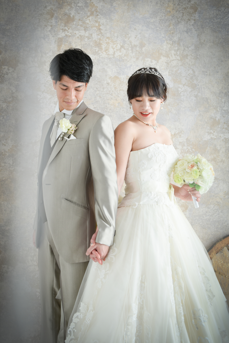 背中を合わせて