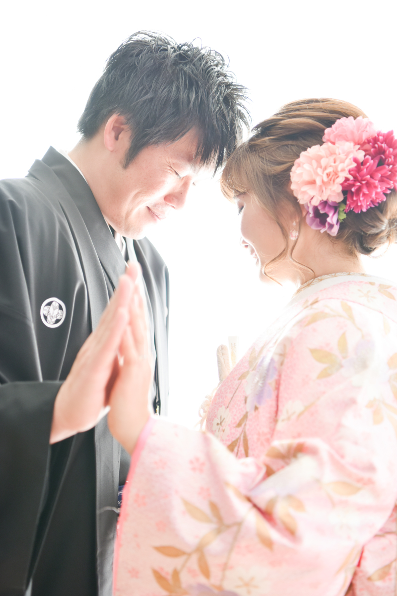 手と手を合わせて