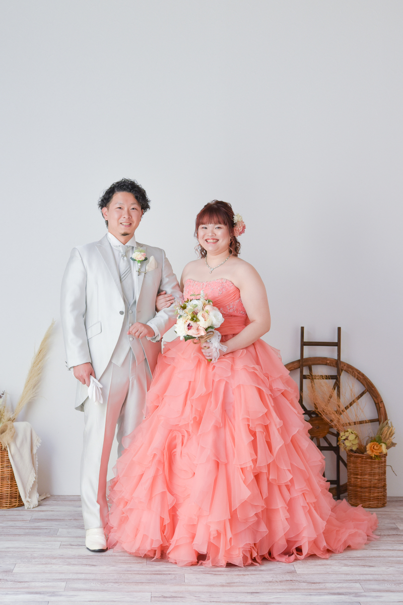 鮮やかなカラードレスで