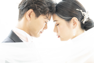 ベールをなびかせた韓国風ショット