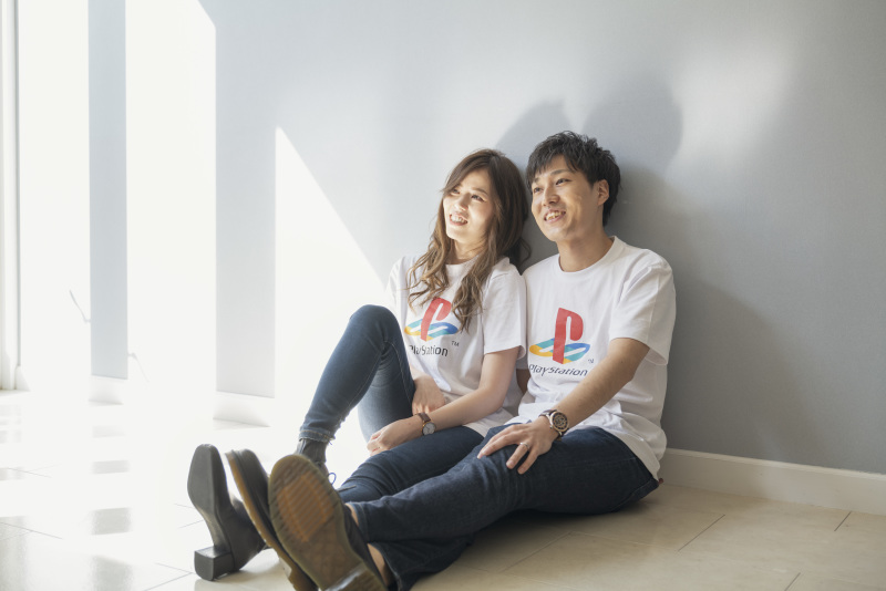 自然光による暖かみのある光の中で撮影