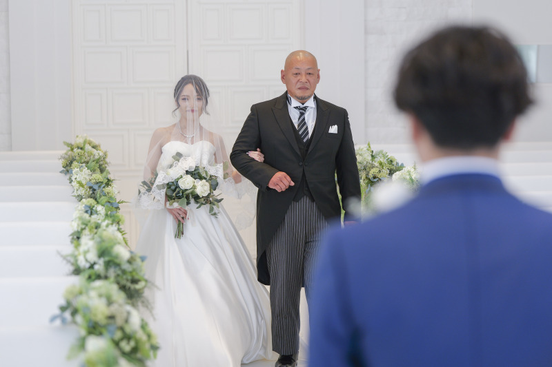 【挙式】お父様と歩くバージンロード