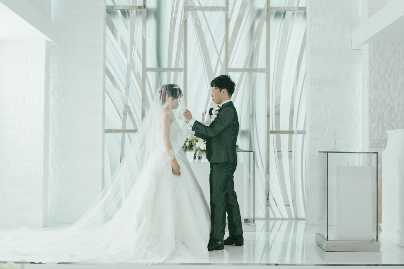 緊張感の中ベールアップシーン