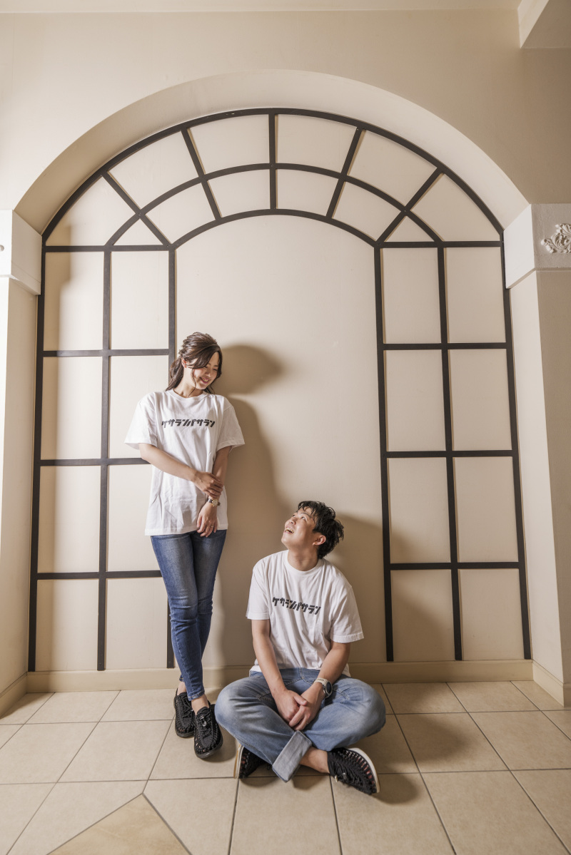 お揃いのお洋服でいつものお二人を撮影