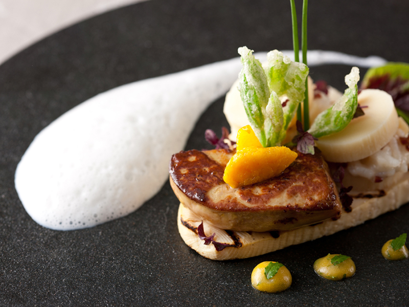 SCENE+RESORT_会食ができる