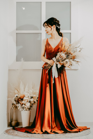 テラコッタカラードレス