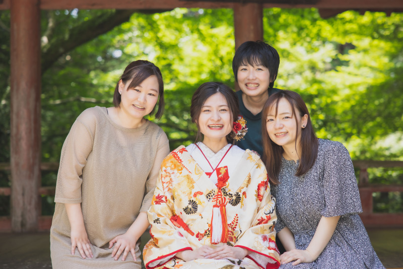 - 新婦様とご友人の皆様 -