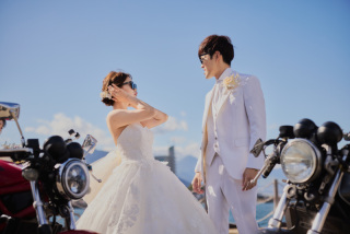 - バイクと一緒に撮影する2人の夢が実現しました -
